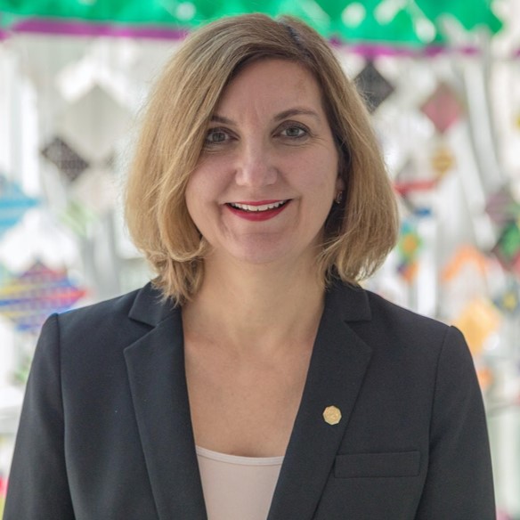 Kim Tuminaro portrait